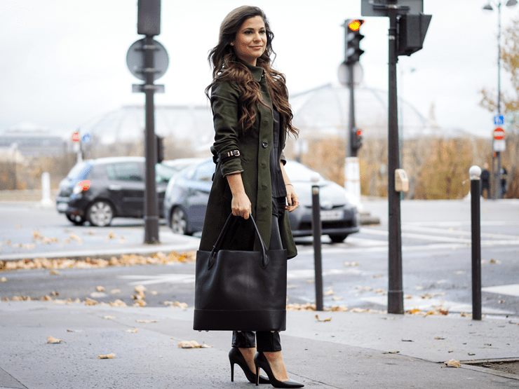 Life in Paris shopping green trench and black bag