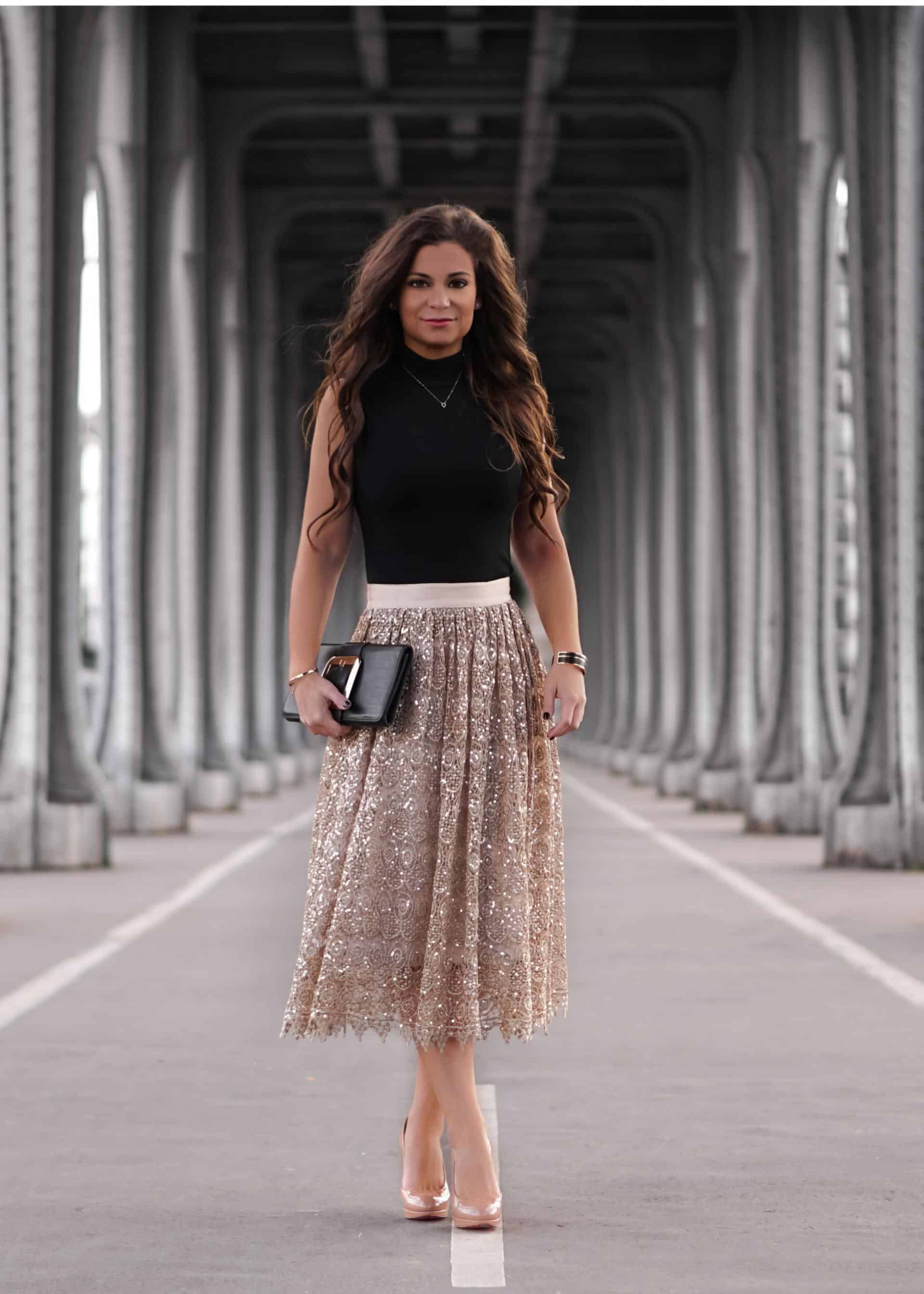 Paris fashion blog Petite in Paris Alice and Olivia Gold skirt sale!