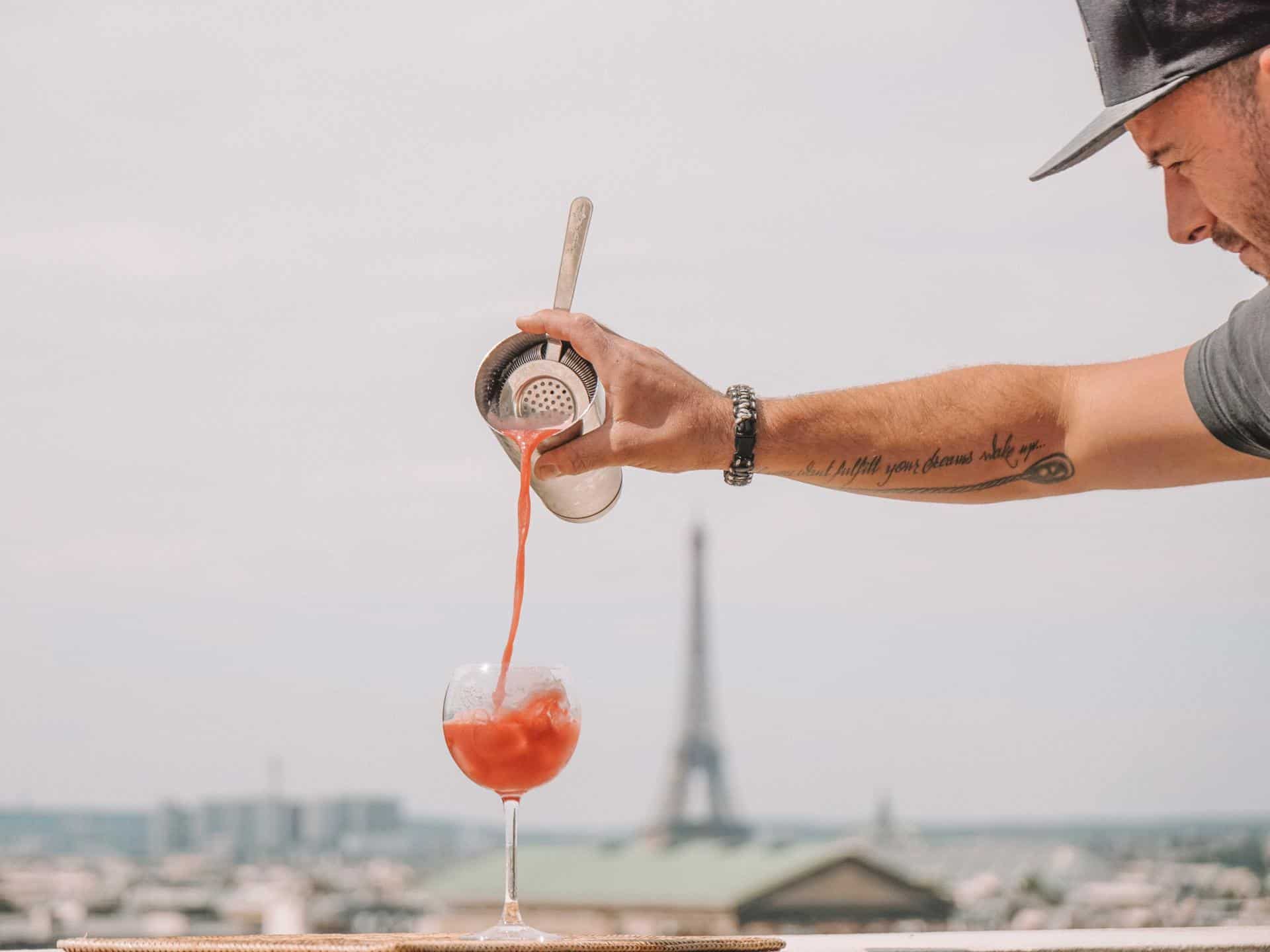bartender making a drink at galeries lafayette rooftop 