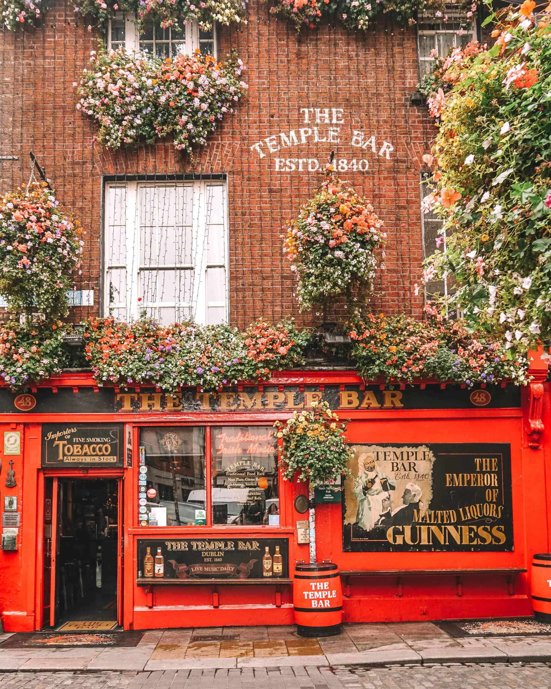 what is the best time of day to go to the temple bar