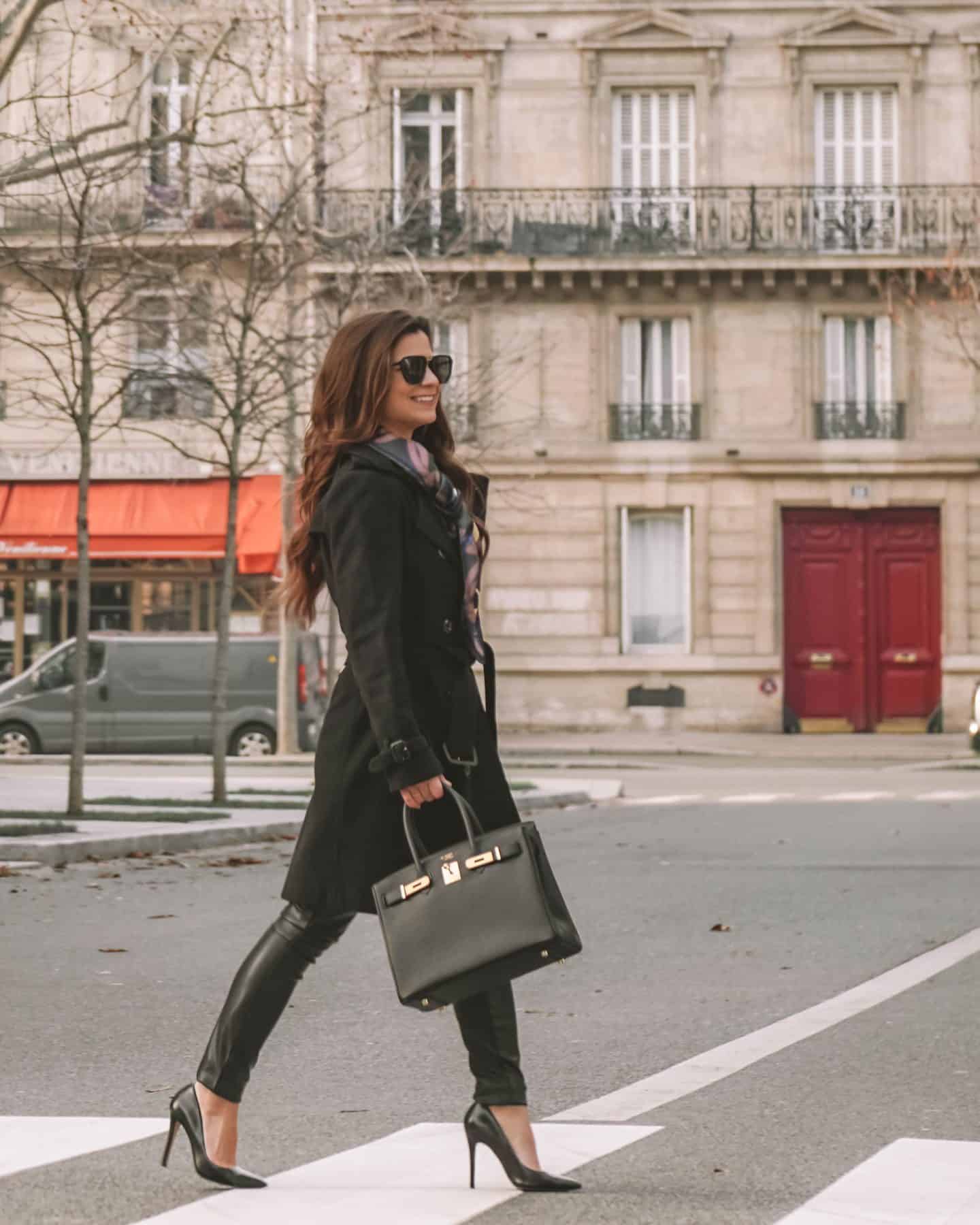 Paris petite fashion blogger