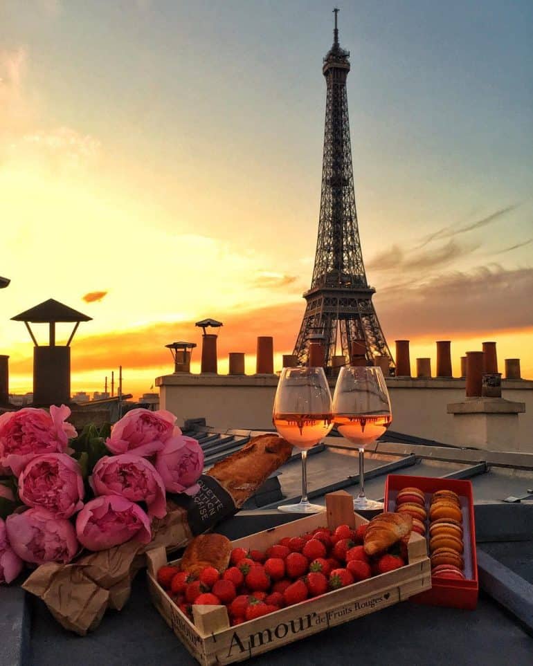 bar with tour eiffel view