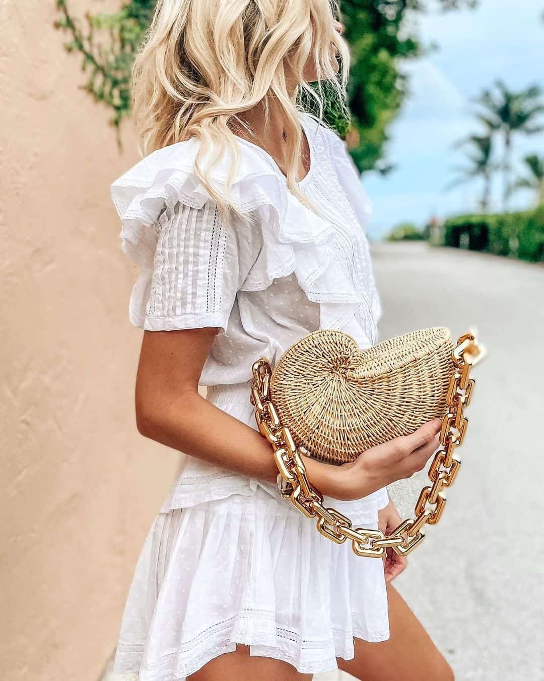 Poolside wicker Bag Shell Shape with gold chain