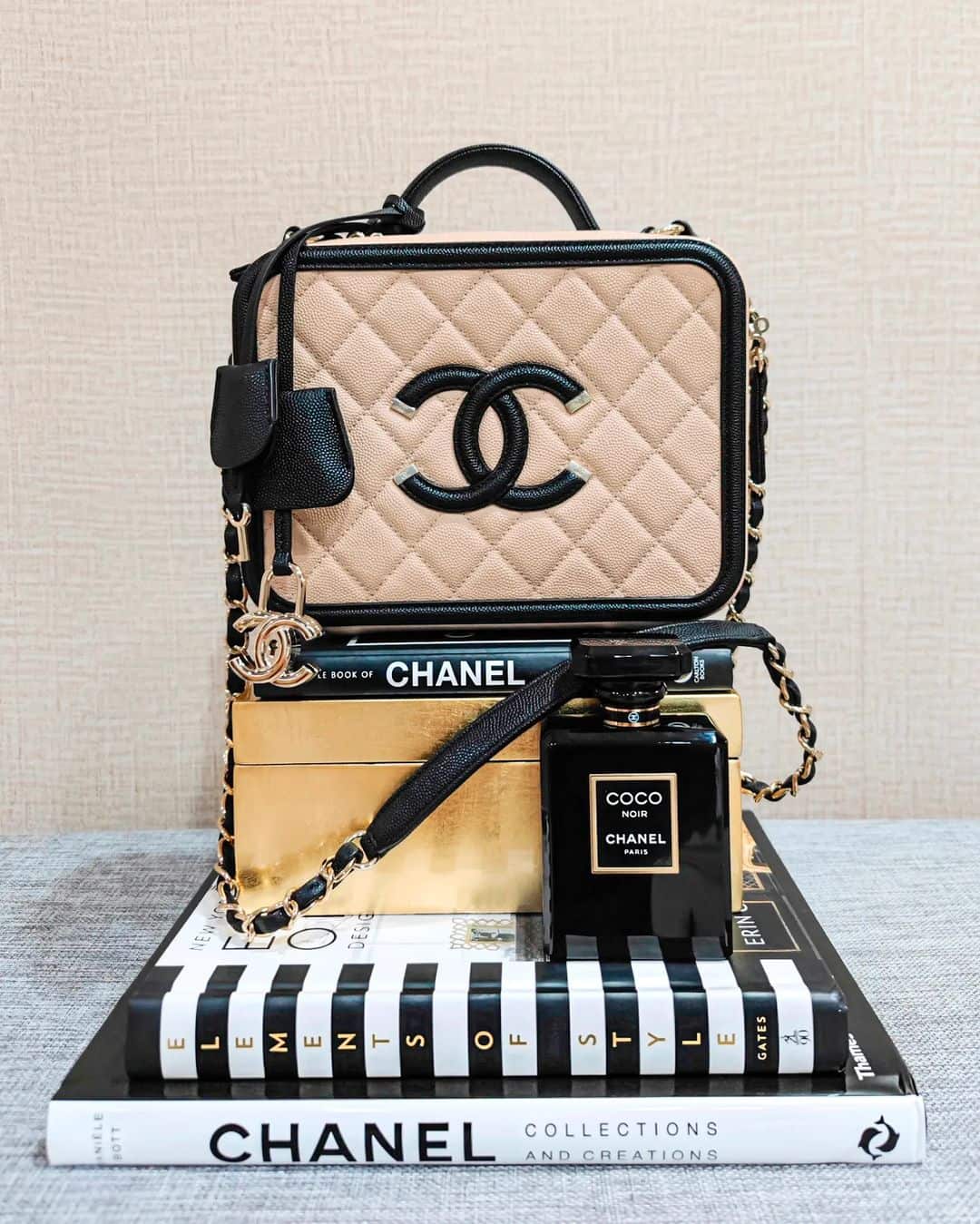 Chanel CC Filigree Vanity Case Bag beige and black
