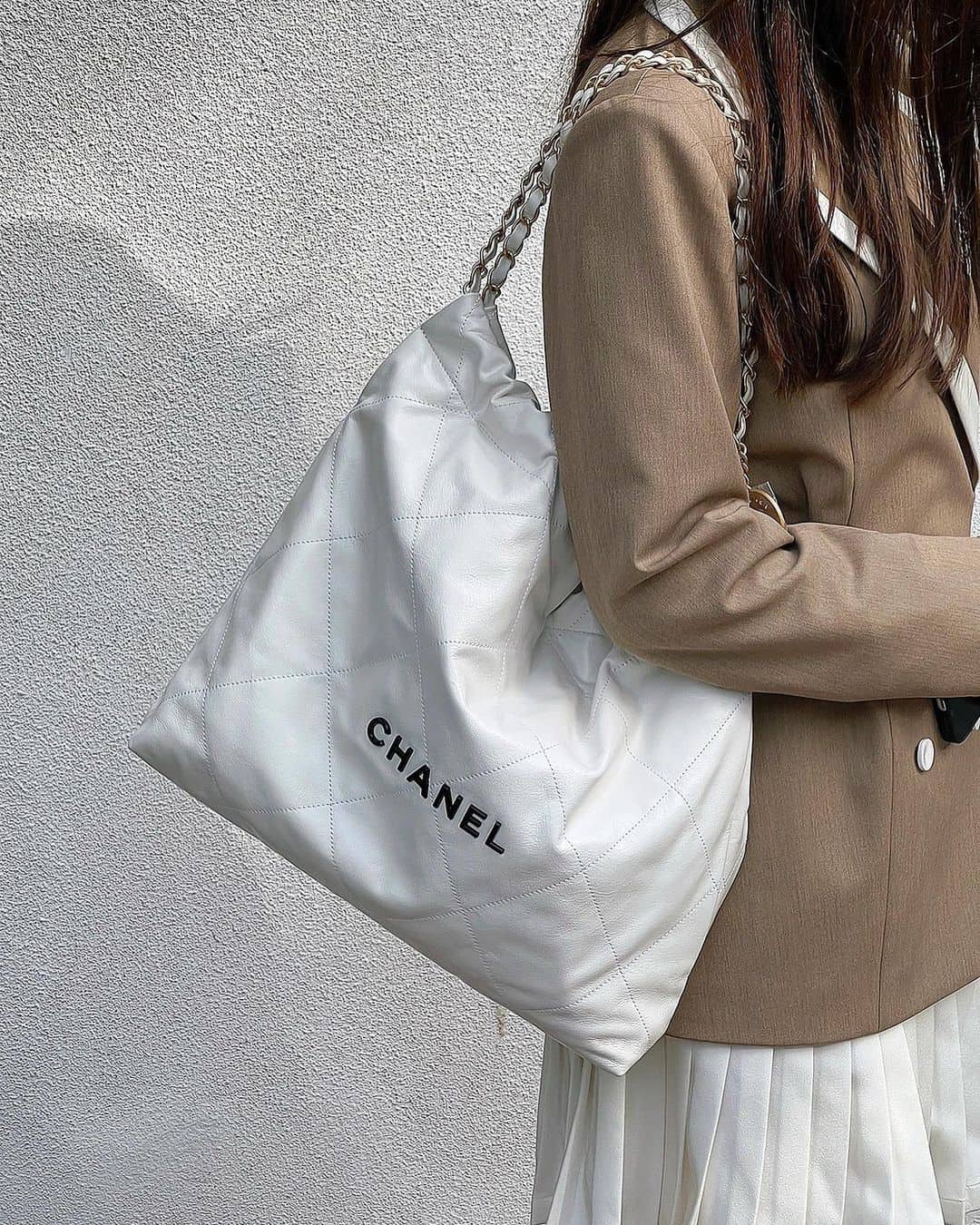 Medium Chanel 22 bag in white