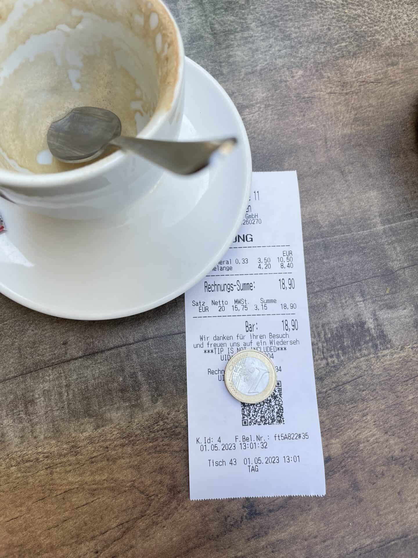 How much to tip in Paris