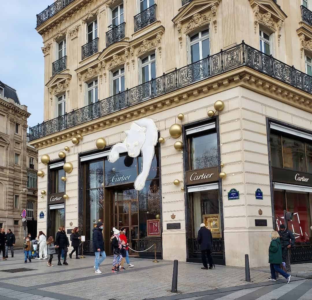 Paris Cartier store line