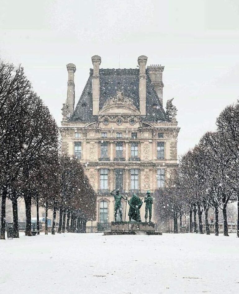 26 Photos of Snow in Paris • Petite in Paris