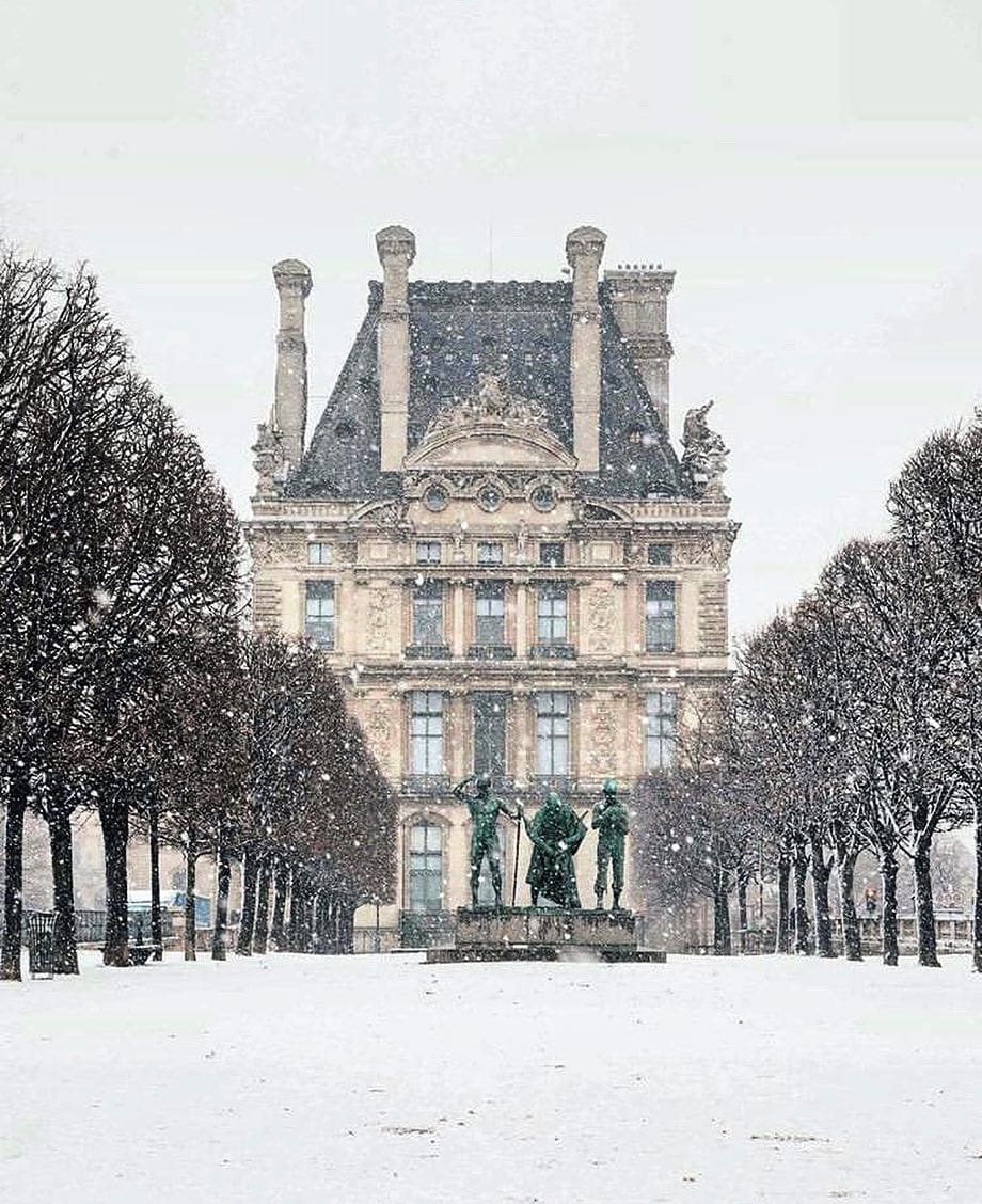 Does it snow in Paris during the winter