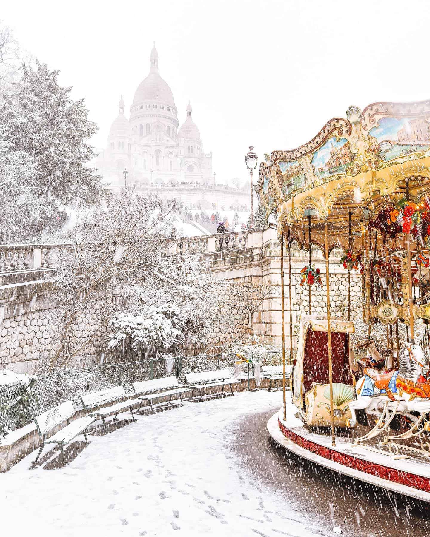 Magical snow photos of Paris