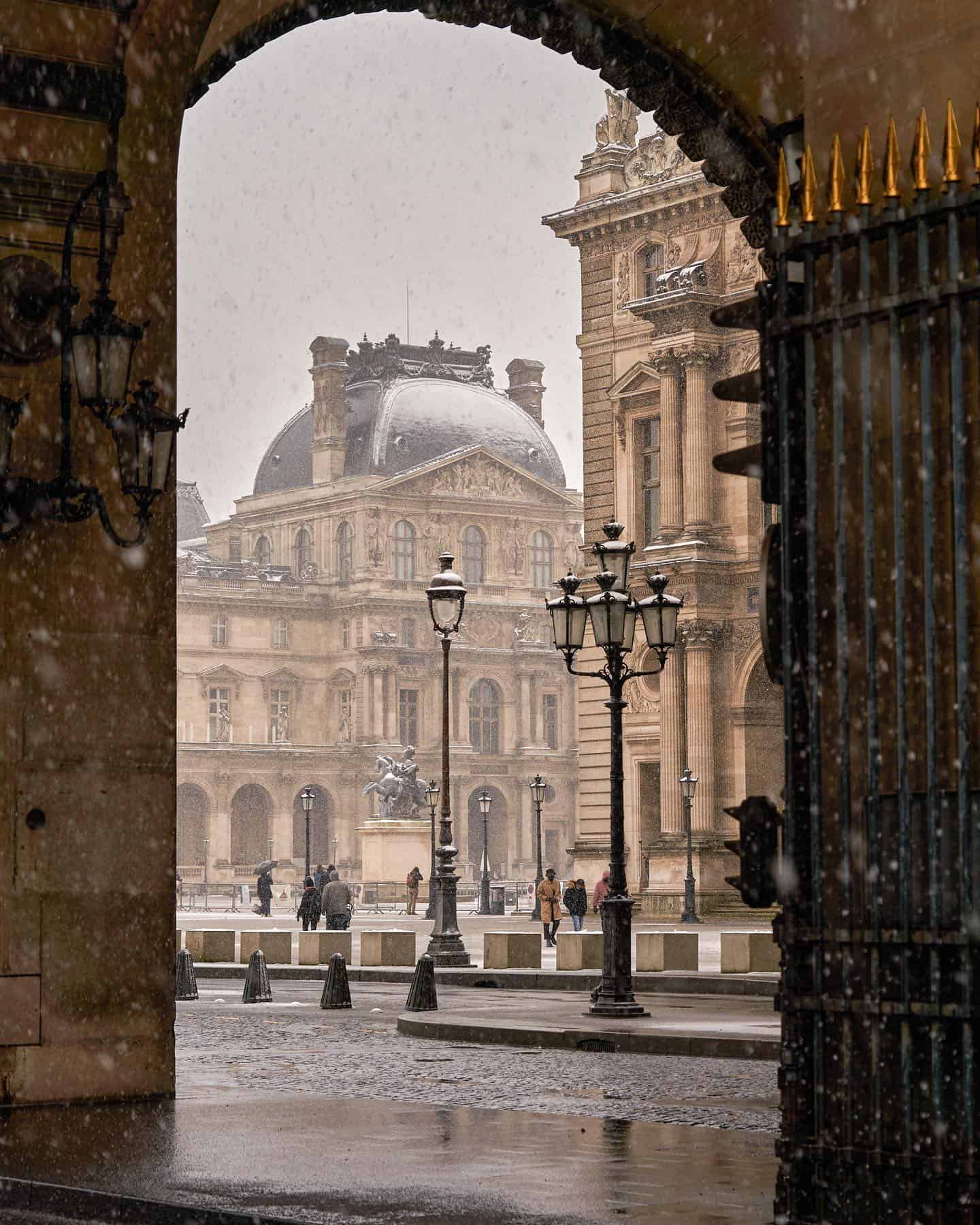 Paris while it's snowing at Musée du Louvre