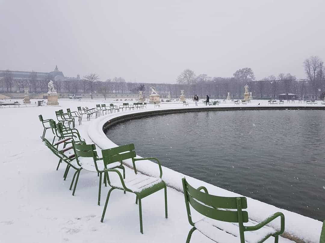 Snowing in Paris